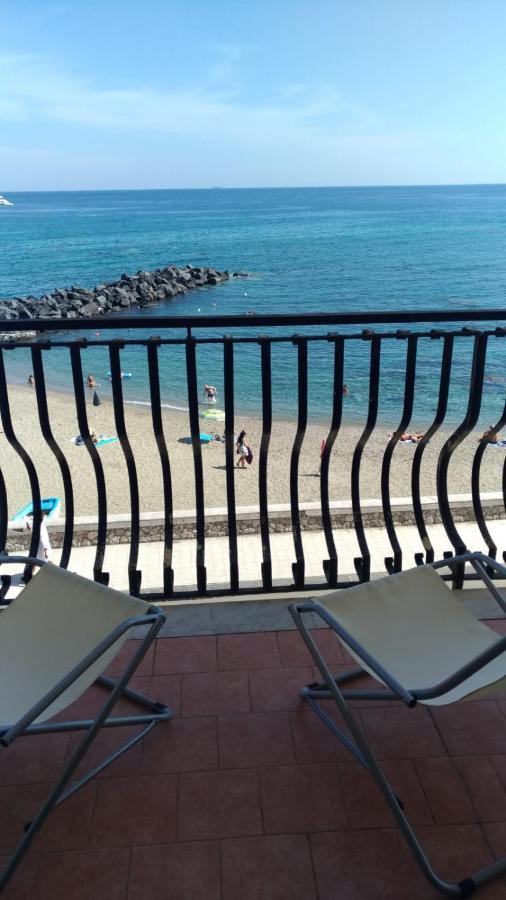 Beachfront Giardini Naxos Luaran gambar