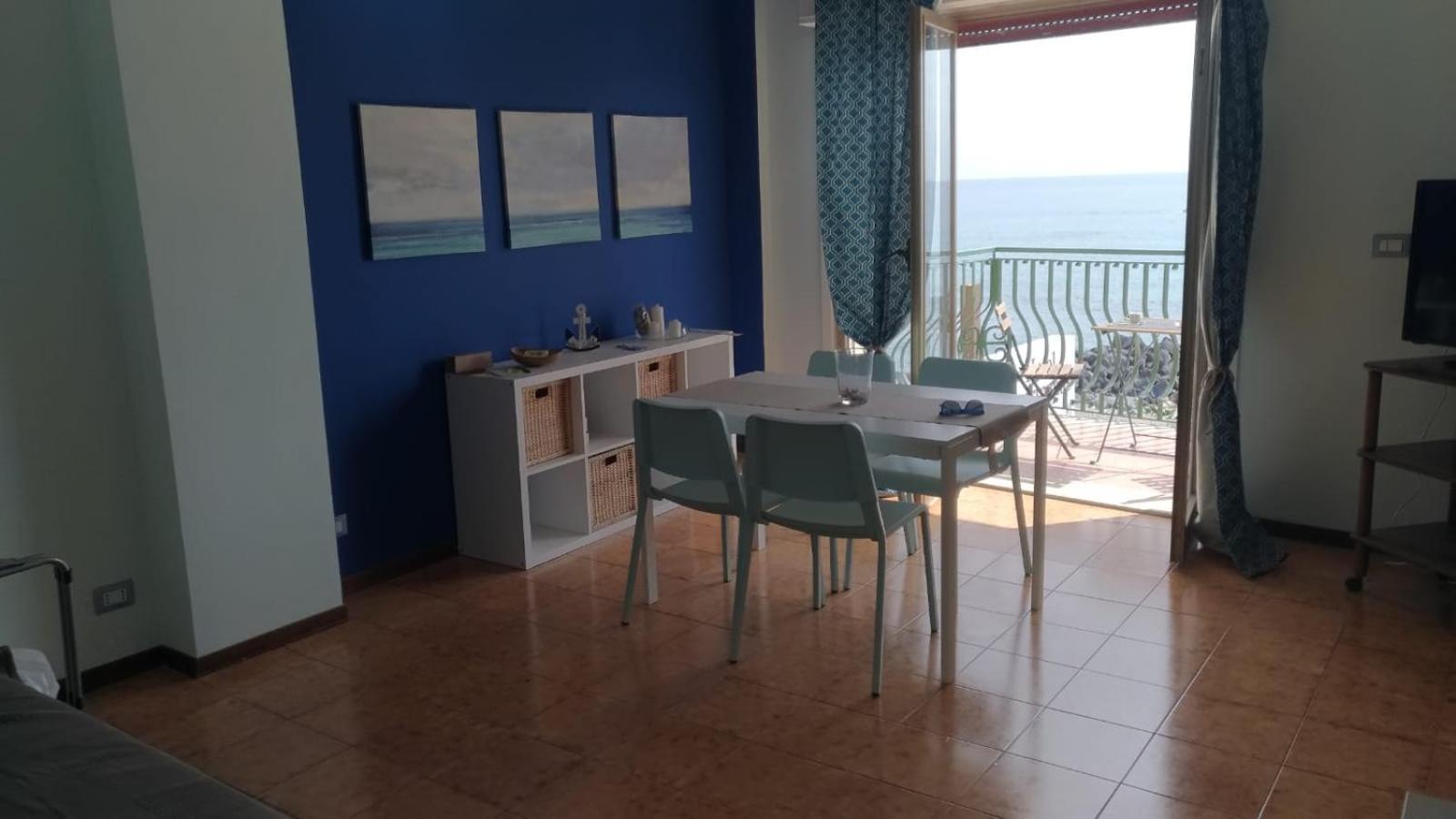 Beachfront Giardini Naxos Luaran gambar