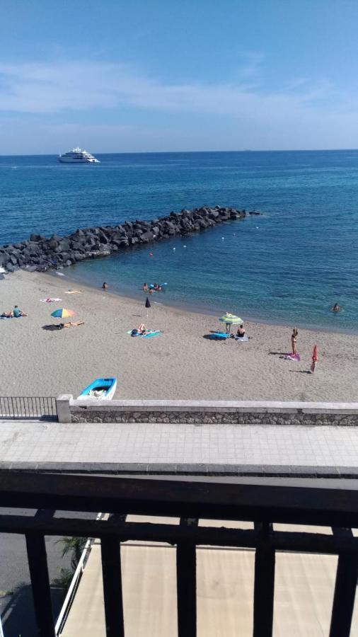 Beachfront Giardini Naxos Luaran gambar