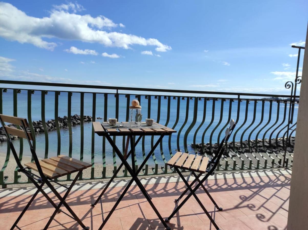 Beachfront Giardini Naxos Luaran gambar