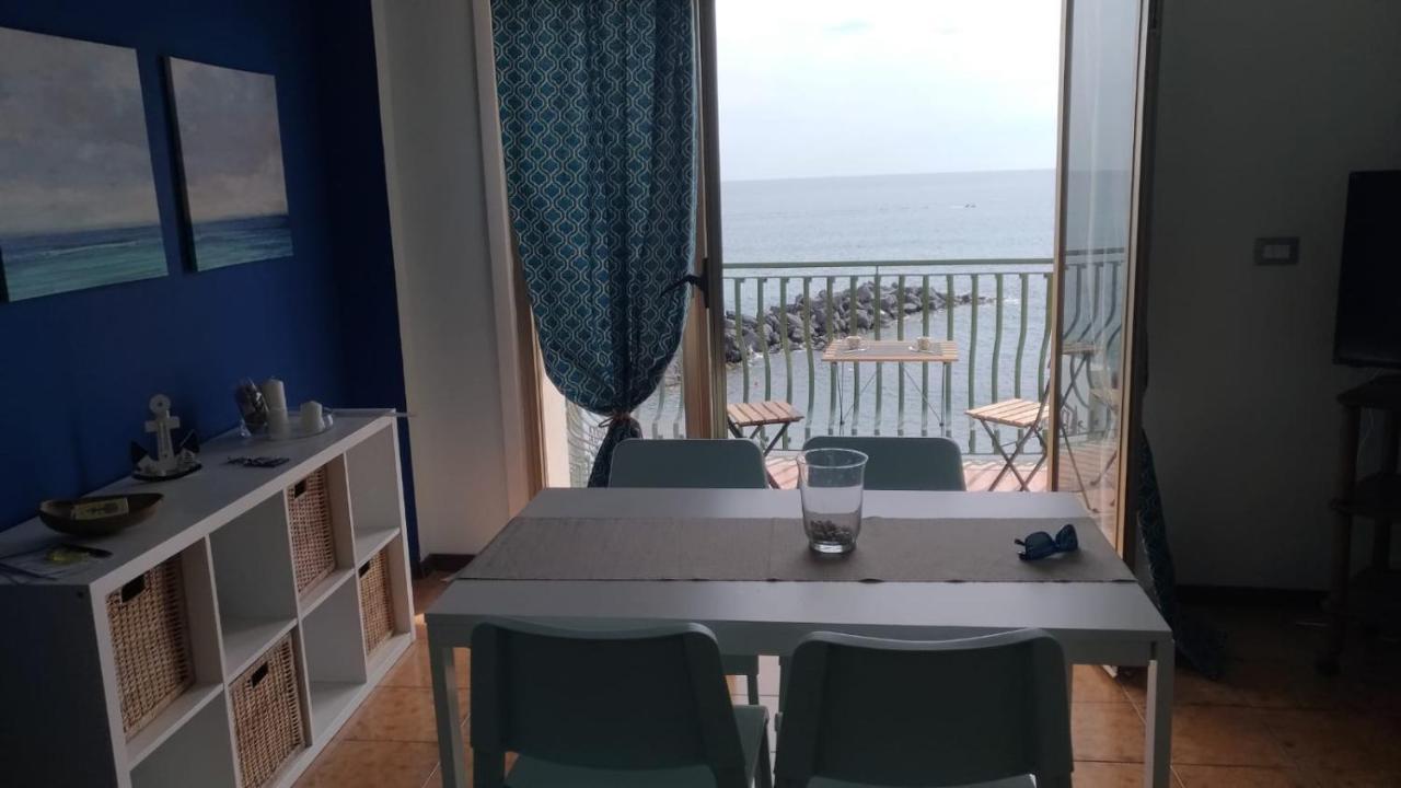 Beachfront Giardini Naxos Luaran gambar